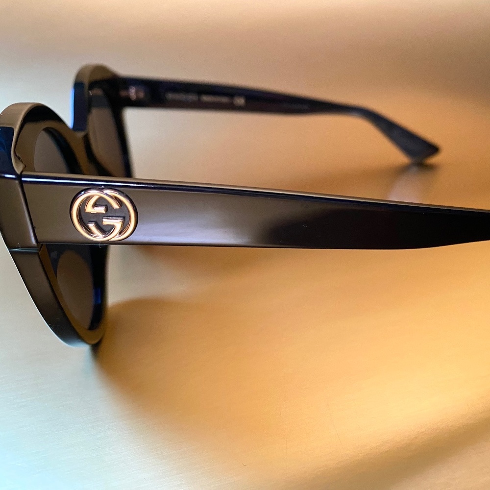 GUCCI Black Cat Eye Sunglasses with Gold Detail - Picture 2 of 5